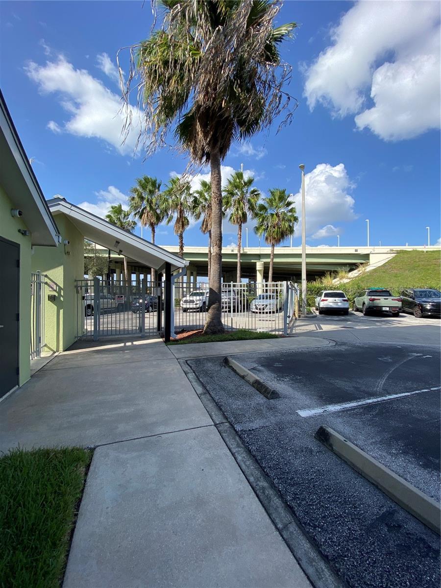 1501 DOYLE CARLTON DR #305, TAMPA, FL, 33602