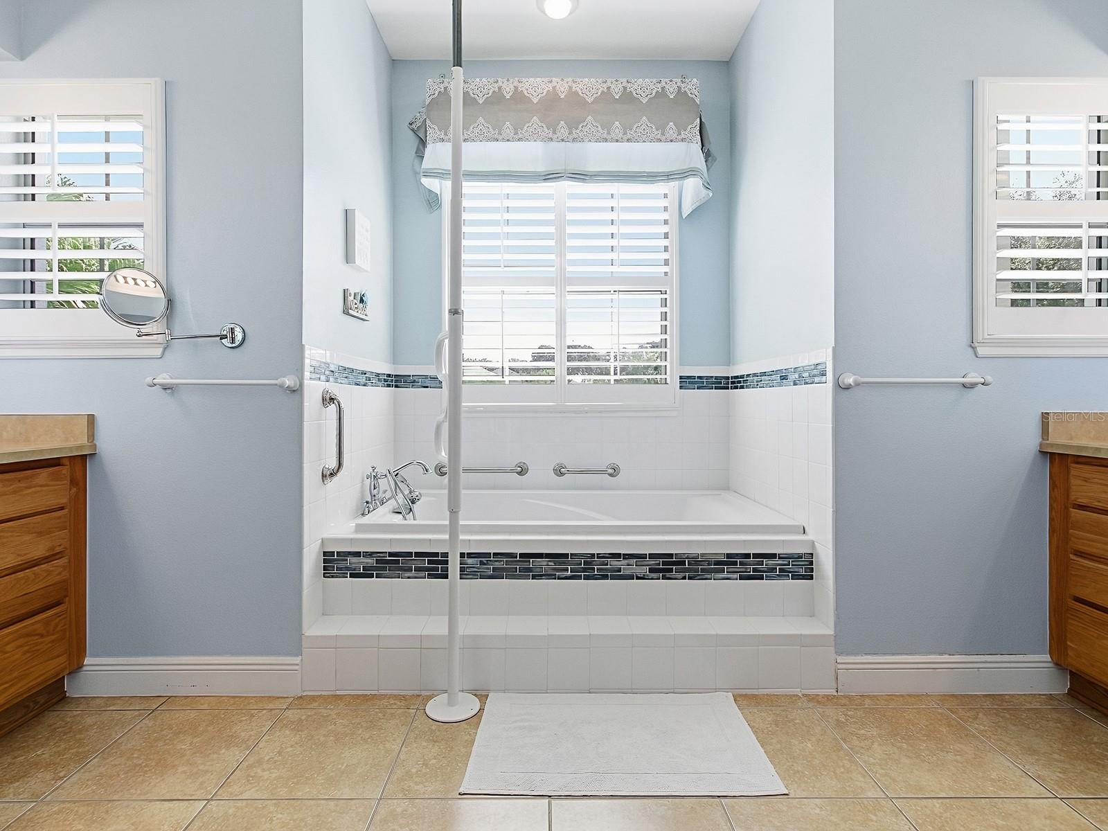 17627 SE 88TH COVINGTON CIR, THE VILLAGES, FL, 32162