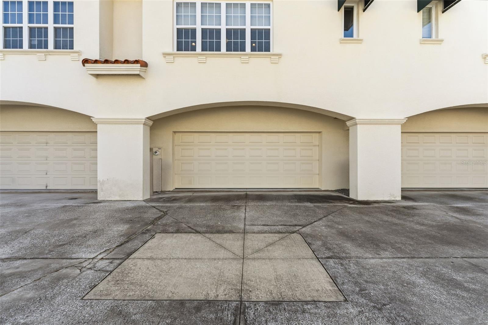 2555 W PLATT ST, TAMPA, FL, 33609