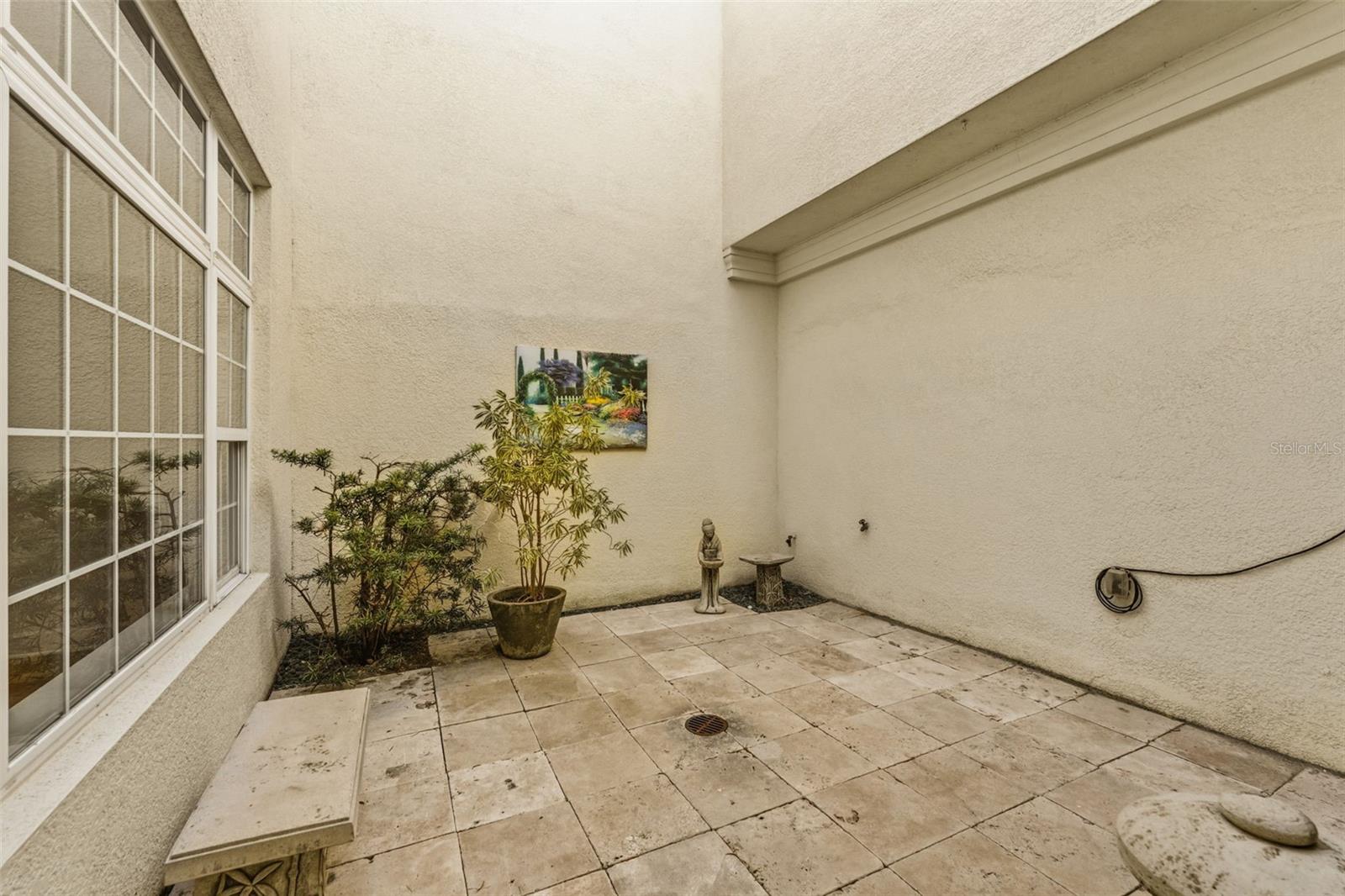 2555 W PLATT ST, TAMPA, FL, 33609