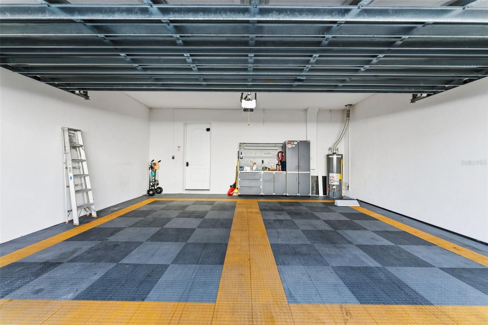 2555 W PLATT ST, TAMPA, FL, 33609