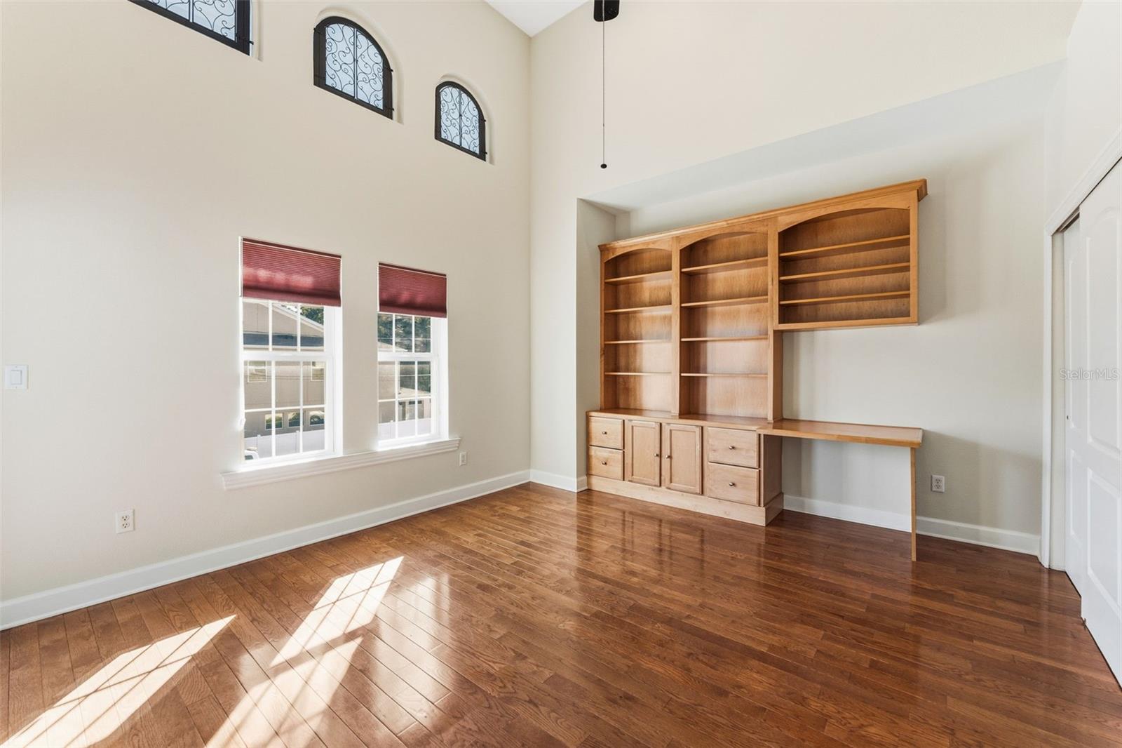 2555 W PLATT ST, TAMPA, FL, 33609