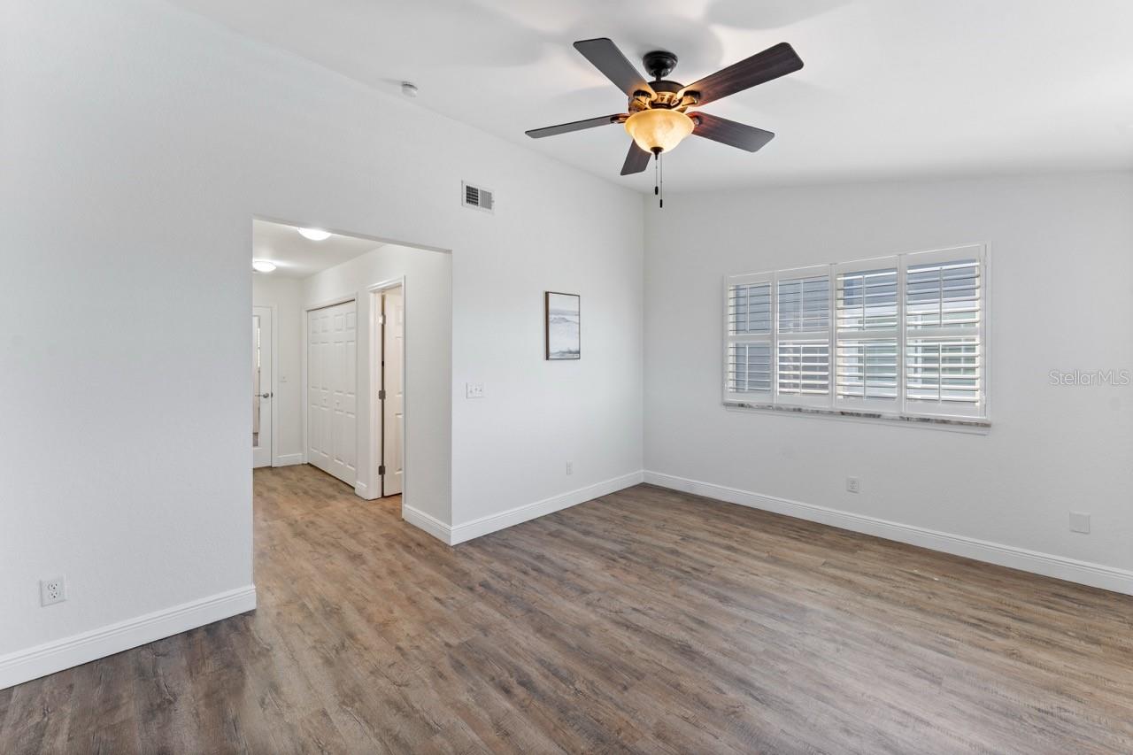 Primary's en suite bathroom with large shower