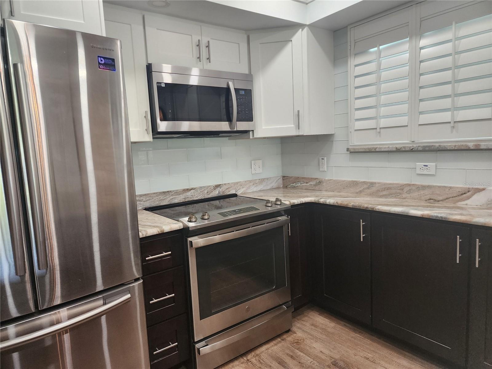 High End Stove & Upgraded Appliances