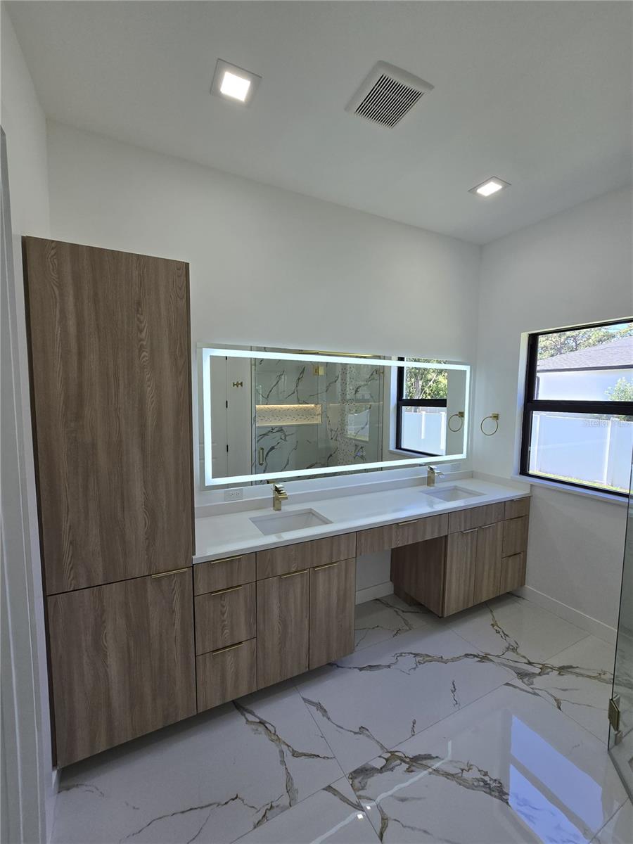 5823 WHIPPOORWILL DR, TAMPA, FL, 33624