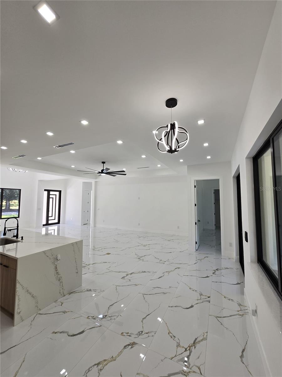 5823 WHIPPOORWILL DR, TAMPA, FL, 33624