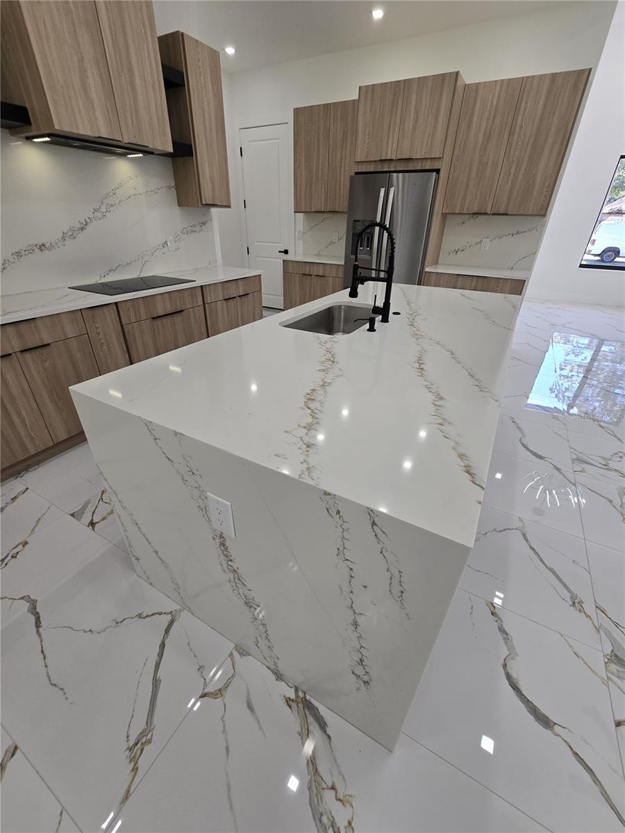 5823 WHIPPOORWILL DR, TAMPA, FL, 33624