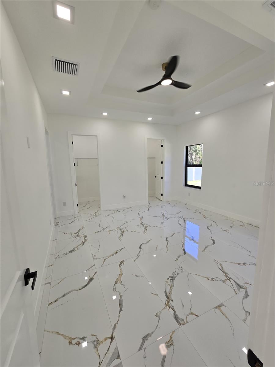 5823 WHIPPOORWILL DR, TAMPA, FL, 33624