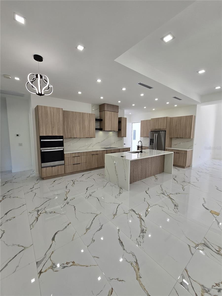 5823 WHIPPOORWILL DR, TAMPA, FL, 33624