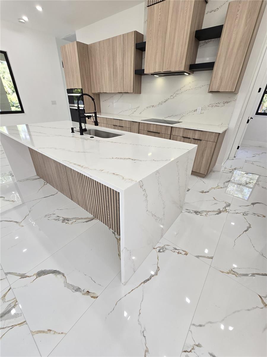 5823 WHIPPOORWILL DR, TAMPA, FL, 33624