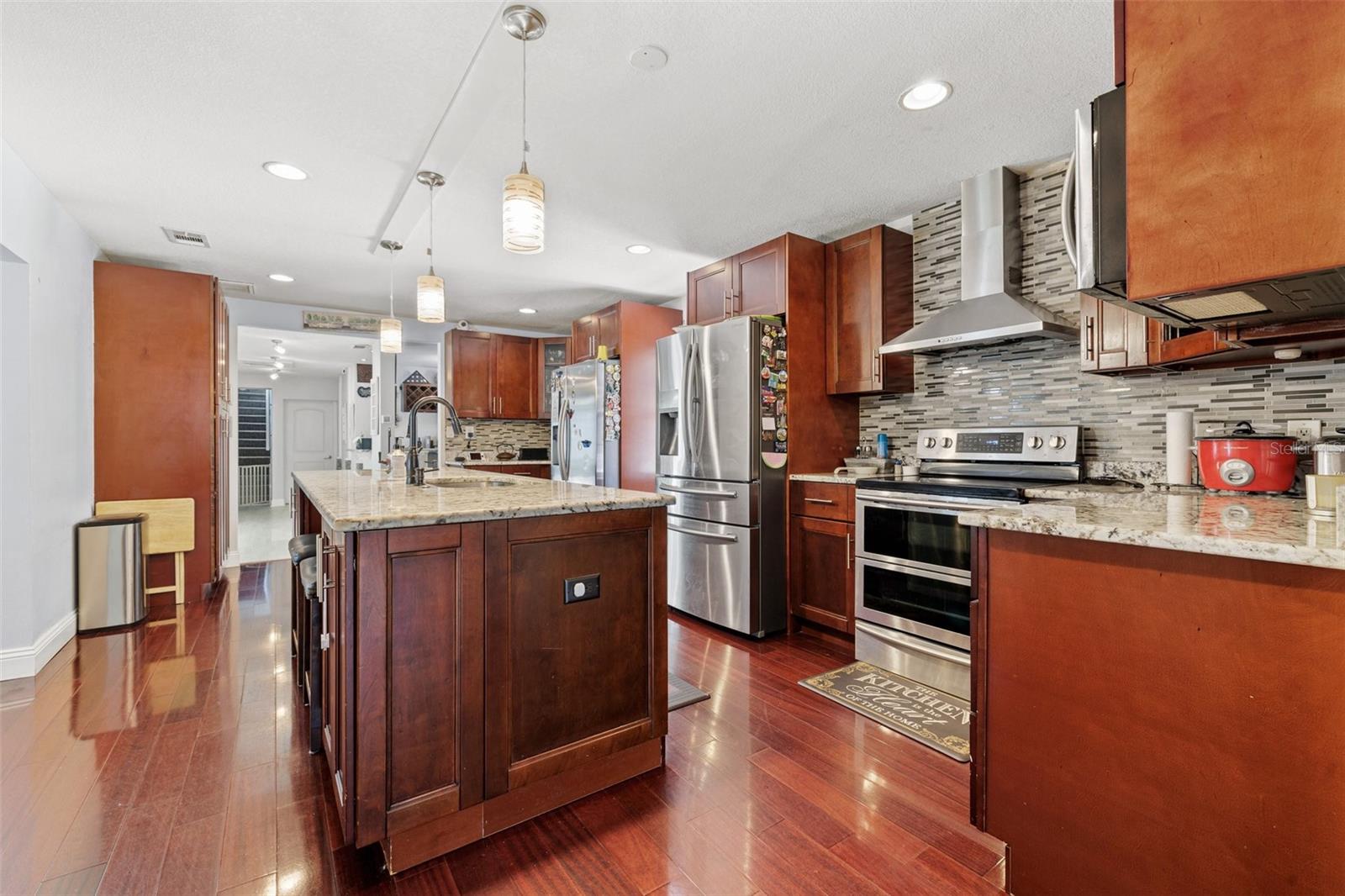 18102 LIVINGSTON AVE, LUTZ, FL, 33559