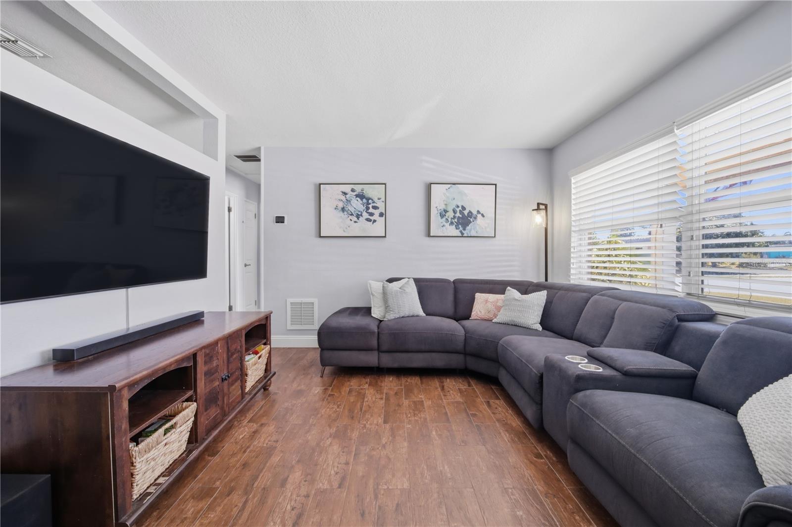 5515 57TH AVE N, ST PETERSBURG, FL, 33709