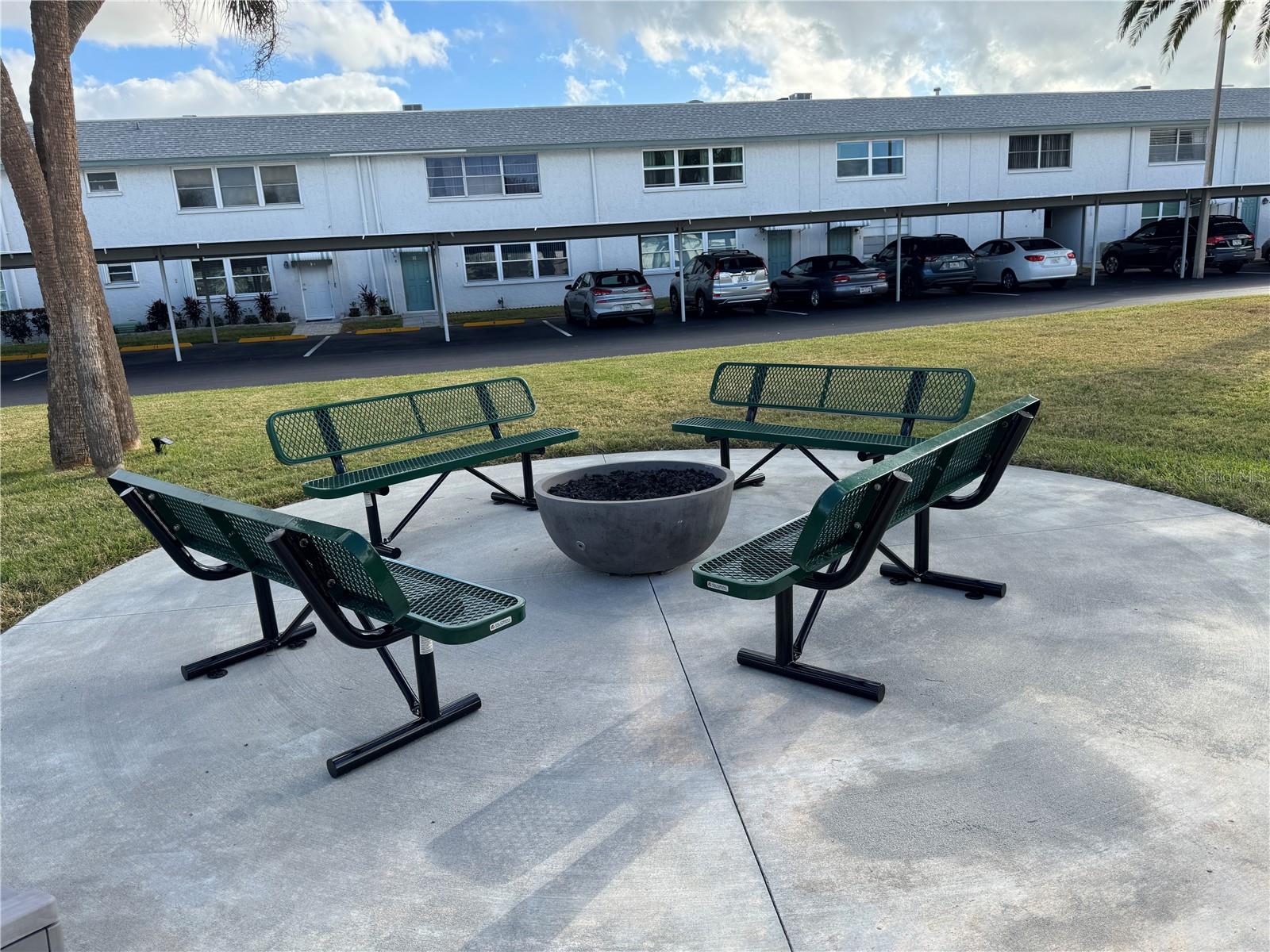 This is such an pleasant and inviting fire pit area to visit with friends