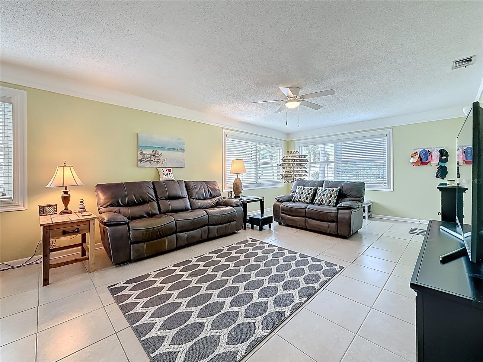 This shows you the other side of the living room