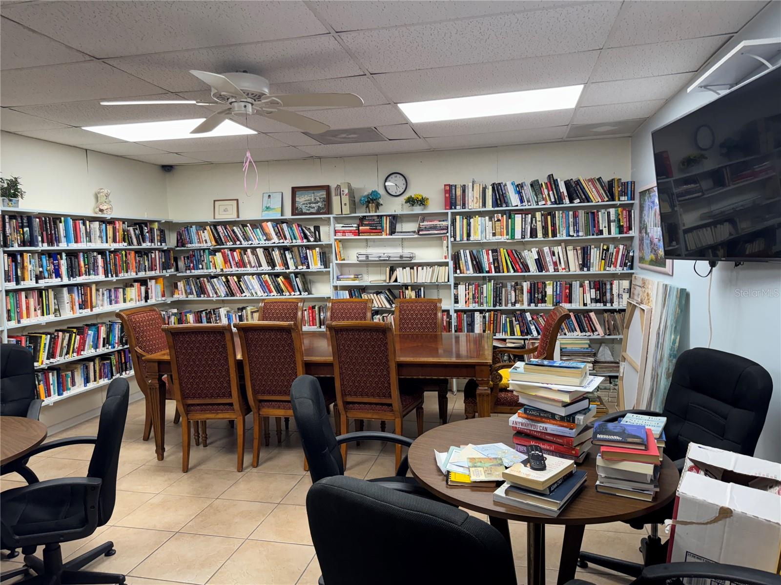 The clubhouse has a well stocked library