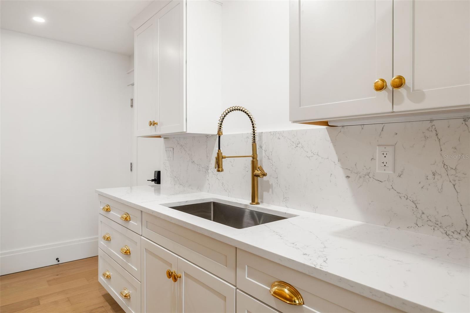 A4671008 Property Photo