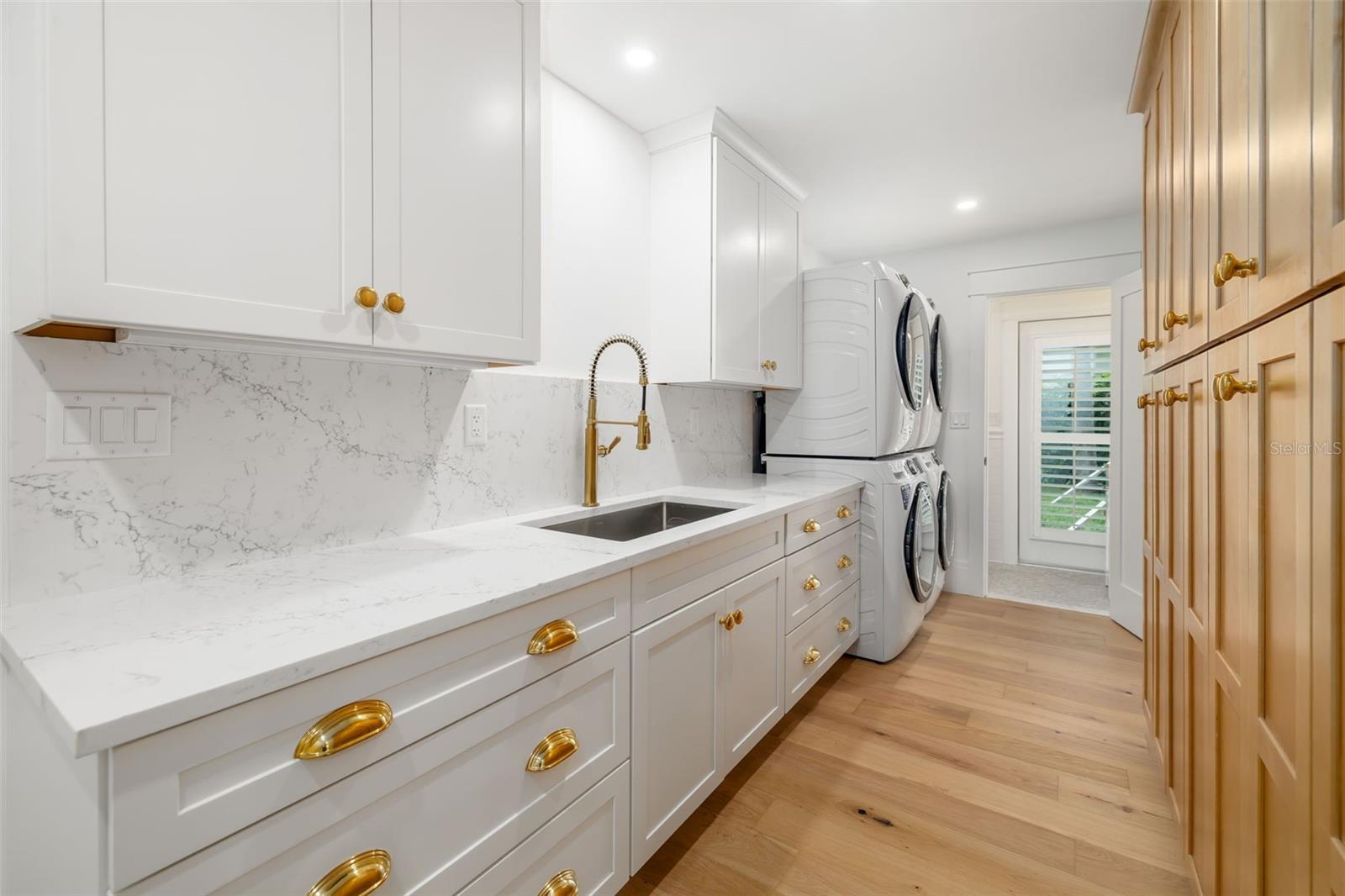 A4671008 Property Photo