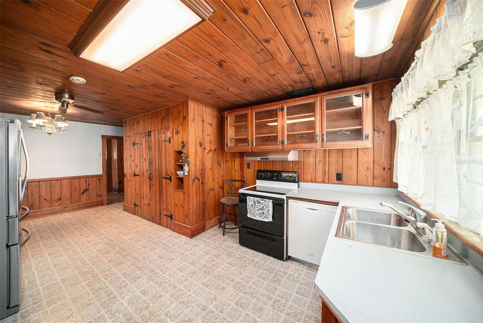 37215 CHURCH AVE, DADE CITY, FL, 33525