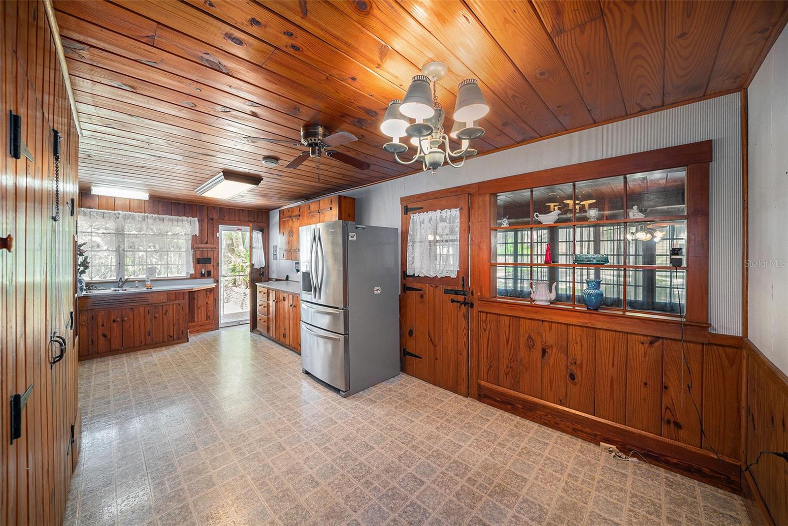 37215 CHURCH AVE, DADE CITY, FL, 33525