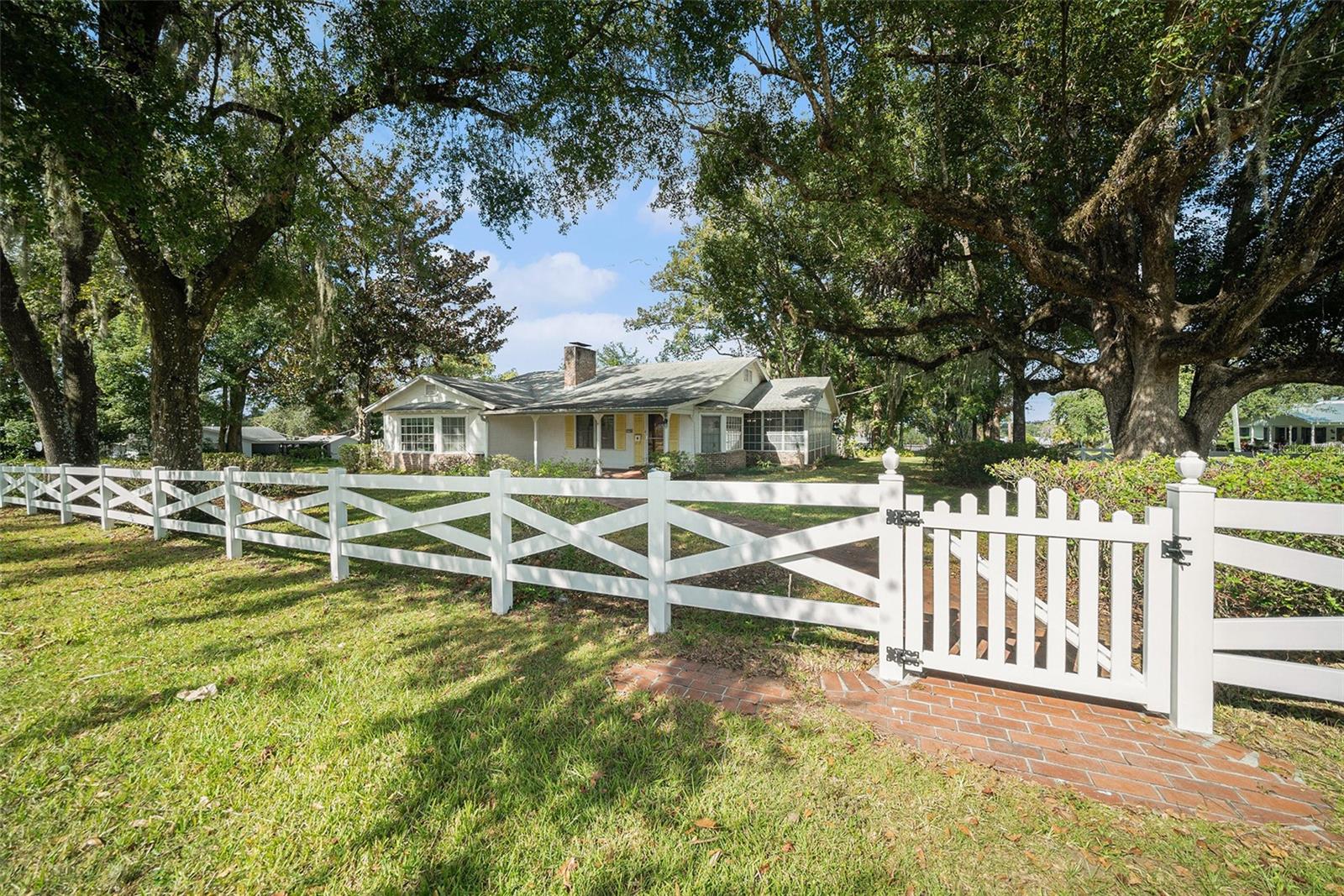 37215 CHURCH AVE, DADE CITY, FL, 33525