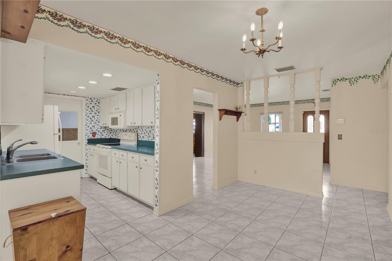 7908 N WOODLYNNE AVE, TAMPA, FL, 33614