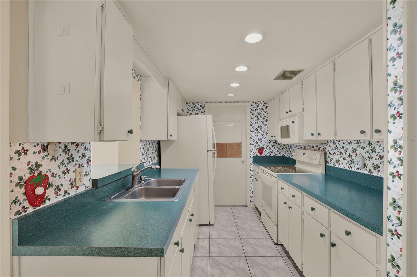 7908 N WOODLYNNE AVE, TAMPA, FL, 33614