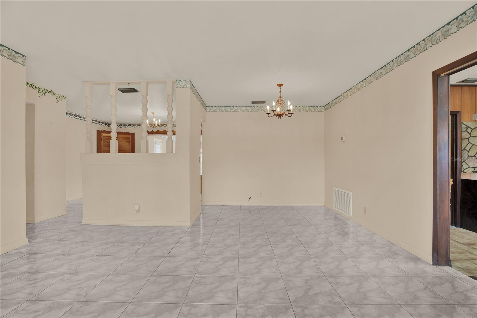 7908 N WOODLYNNE AVE, TAMPA, FL, 33614