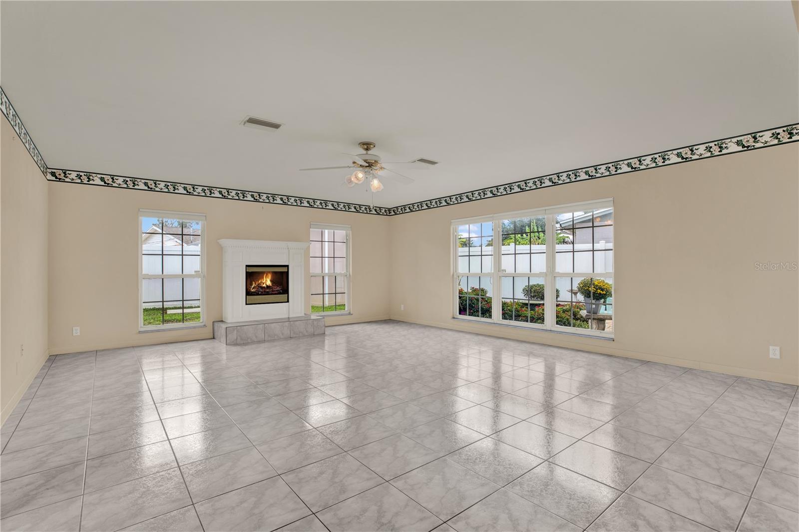 7908 N WOODLYNNE AVE, TAMPA, FL, 33614