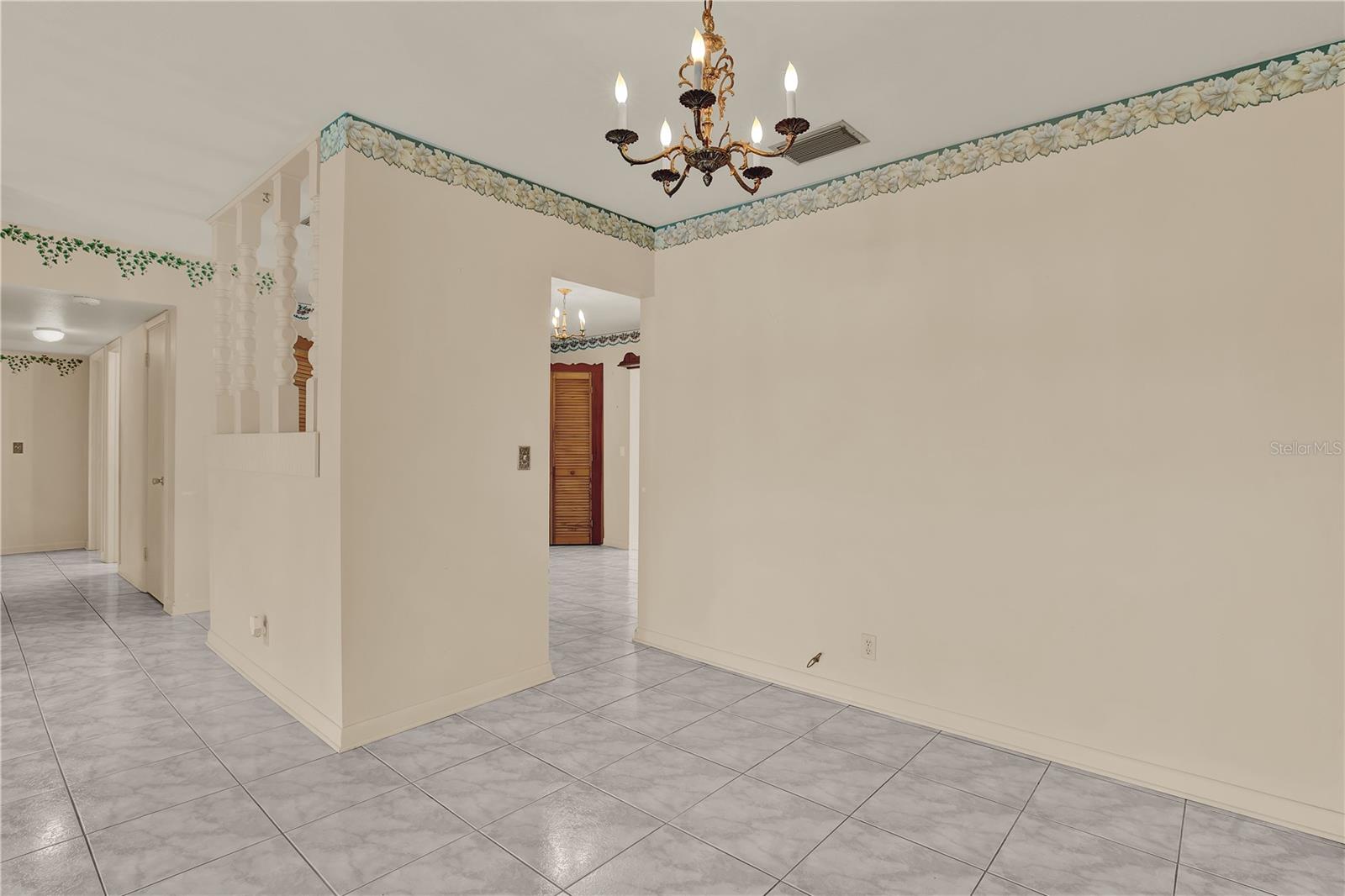 7908 N WOODLYNNE AVE, TAMPA, FL, 33614