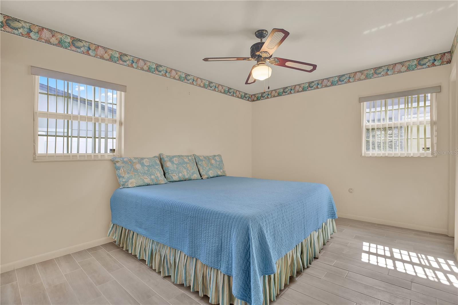 7908 N WOODLYNNE AVE, TAMPA, FL, 33614