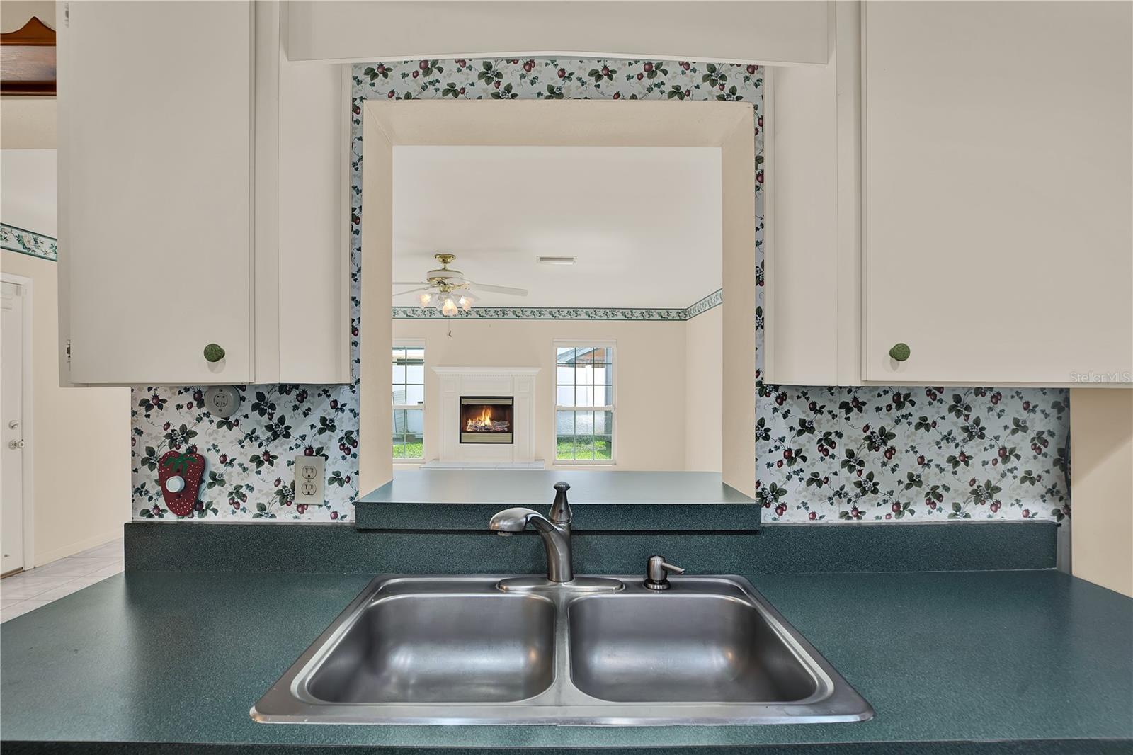 7908 N WOODLYNNE AVE, TAMPA, FL, 33614