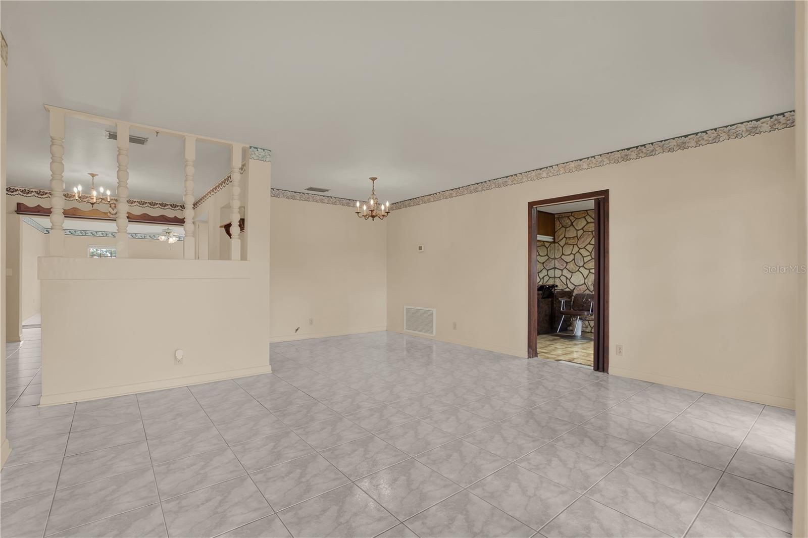 7908 N WOODLYNNE AVE, TAMPA, FL, 33614