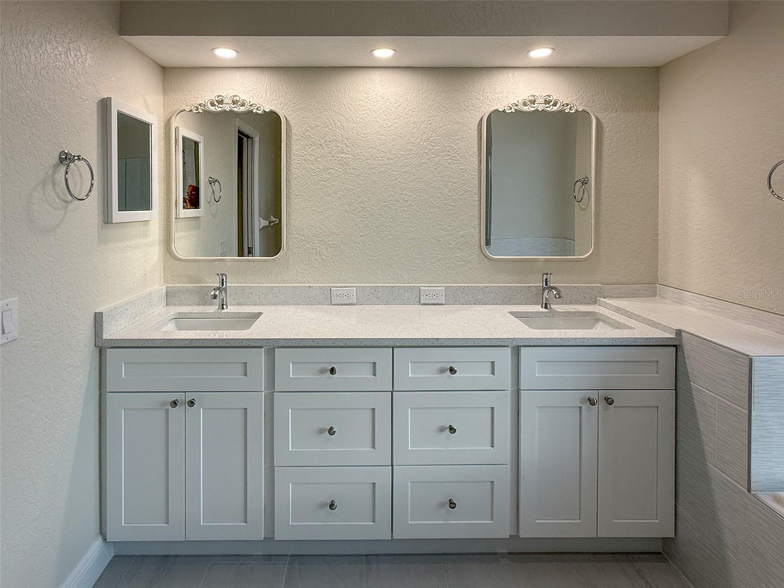 8216 CORAL CREEK LOOP, HUDSON, FL, 34667