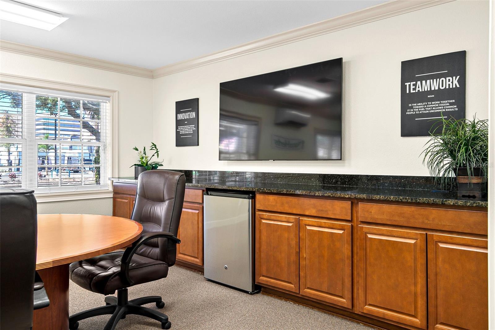 525 8TH ST W, BRADENTON, FL, 34205