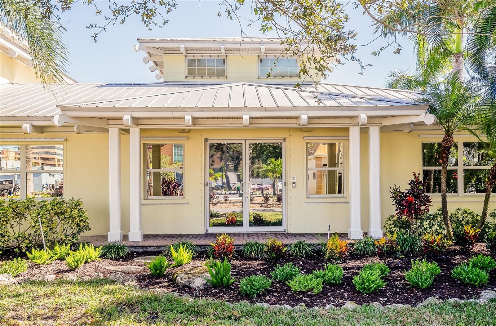 525 8TH ST W, BRADENTON, FL, 34205