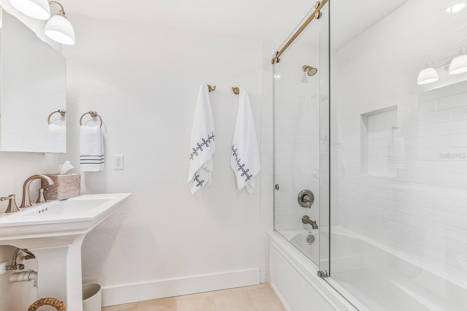 D6144615 Property Photo