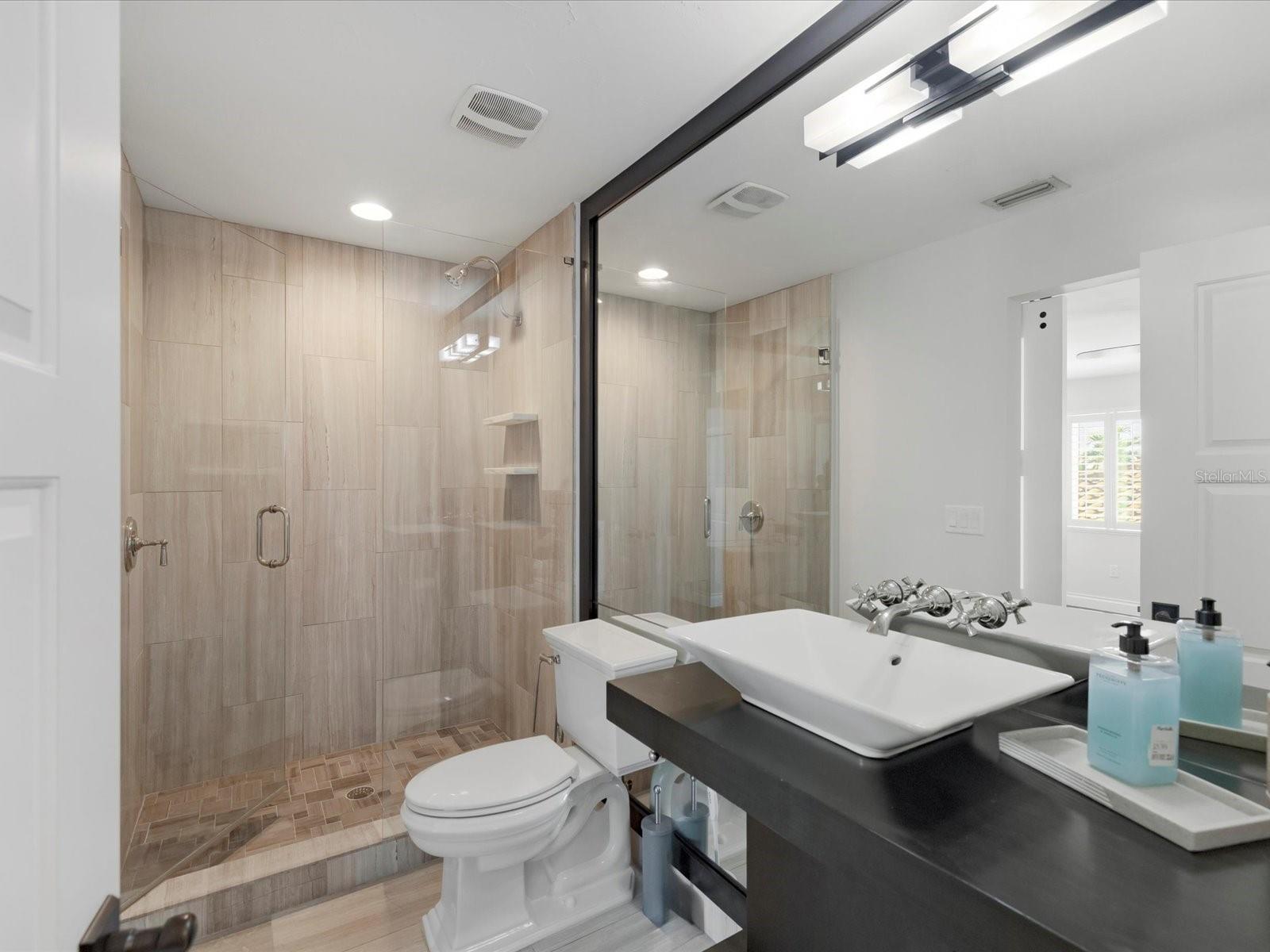 TB8445220 Property Photo