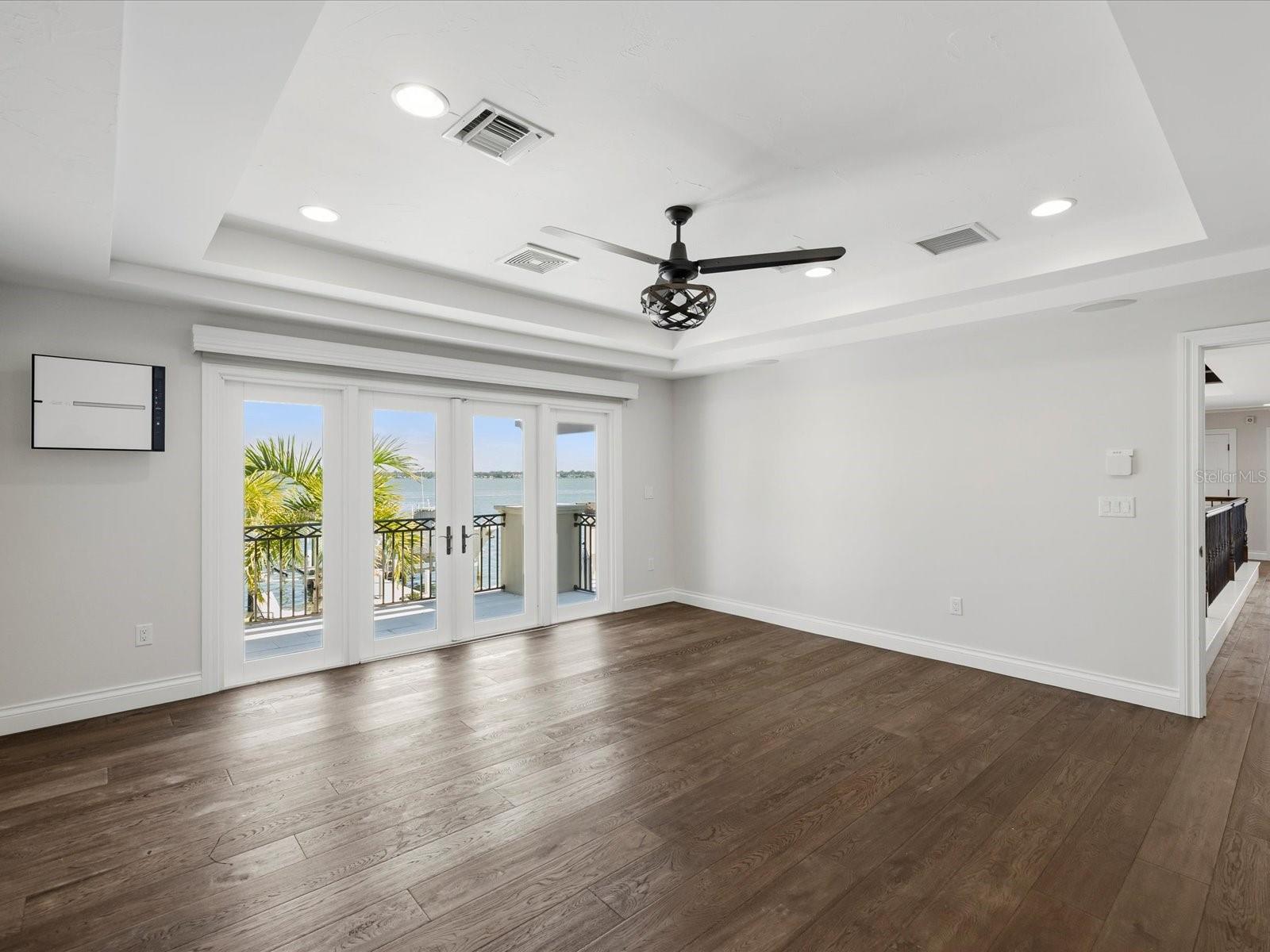 TB8445220 Property Photo