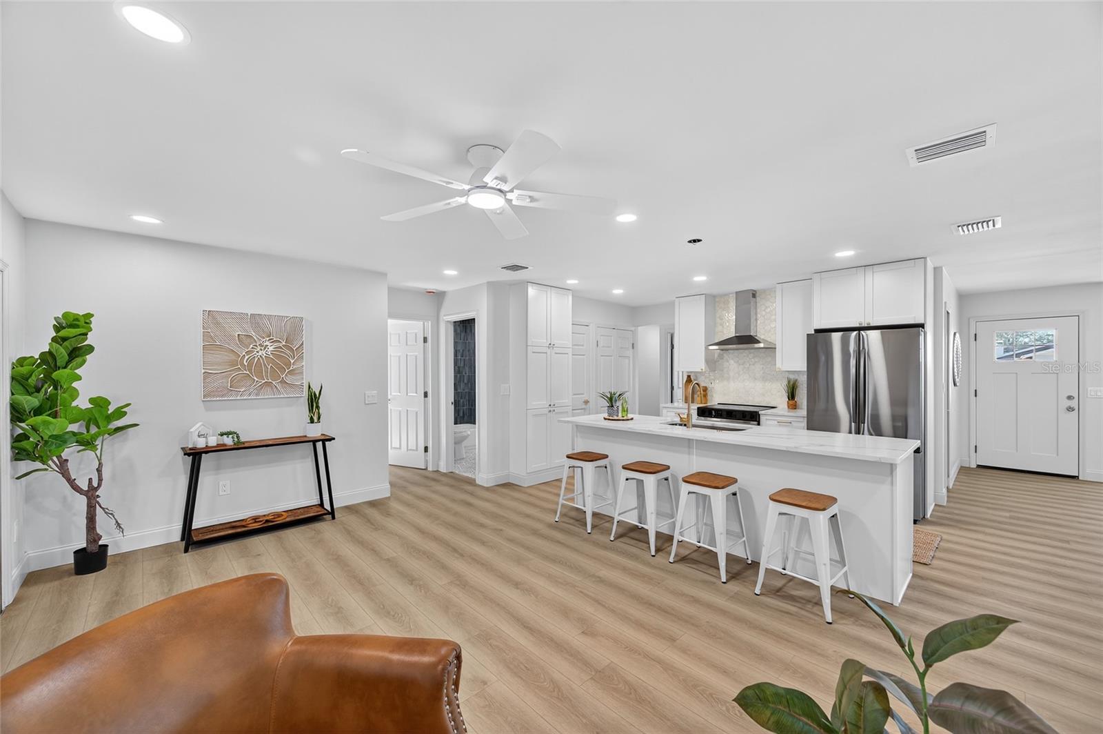 14339 DIPLOMAT DR, TAMPA, FL, 33613