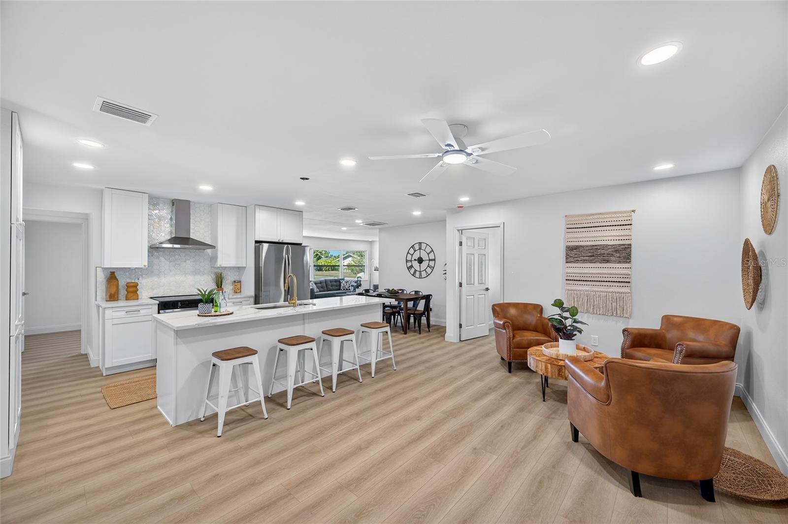 14339 DIPLOMAT DR, TAMPA, FL, 33613