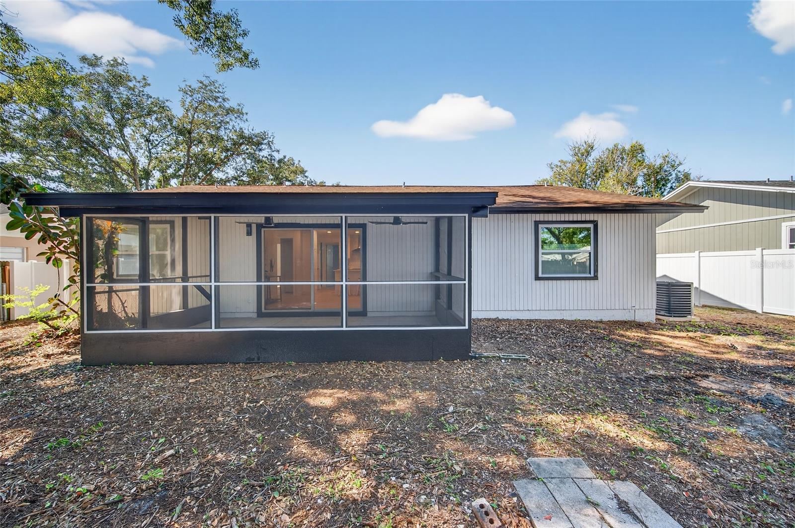 14339 DIPLOMAT DR, TAMPA, FL, 33613