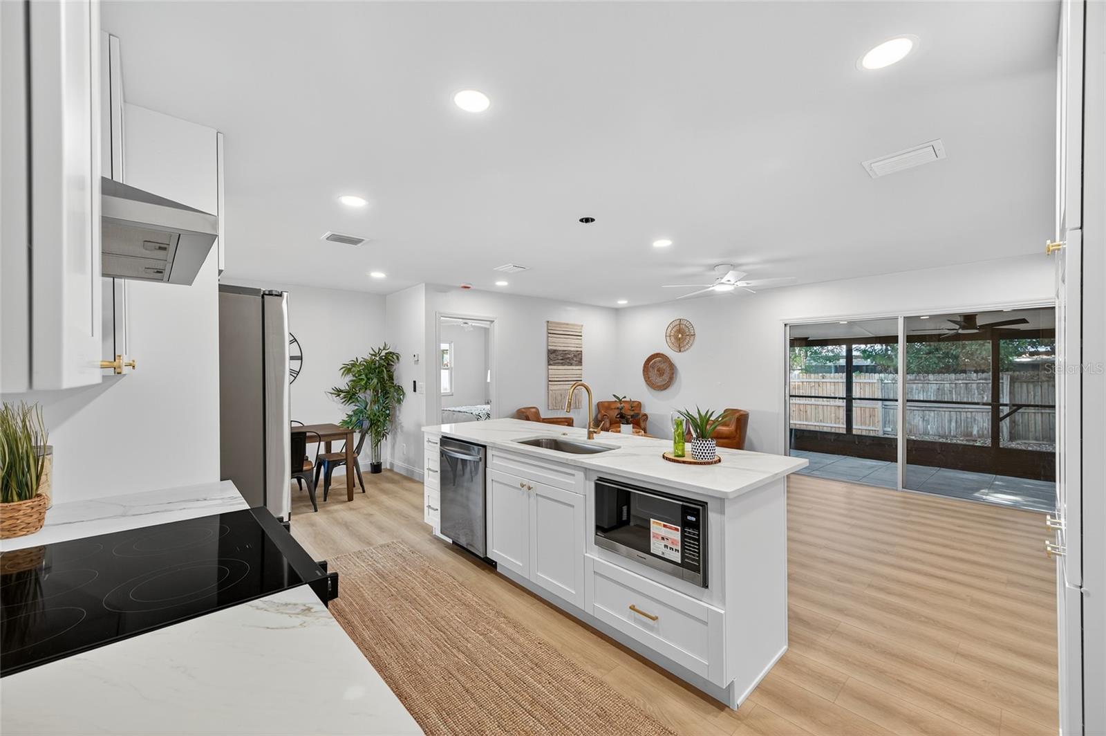 14339 DIPLOMAT DR, TAMPA, FL, 33613