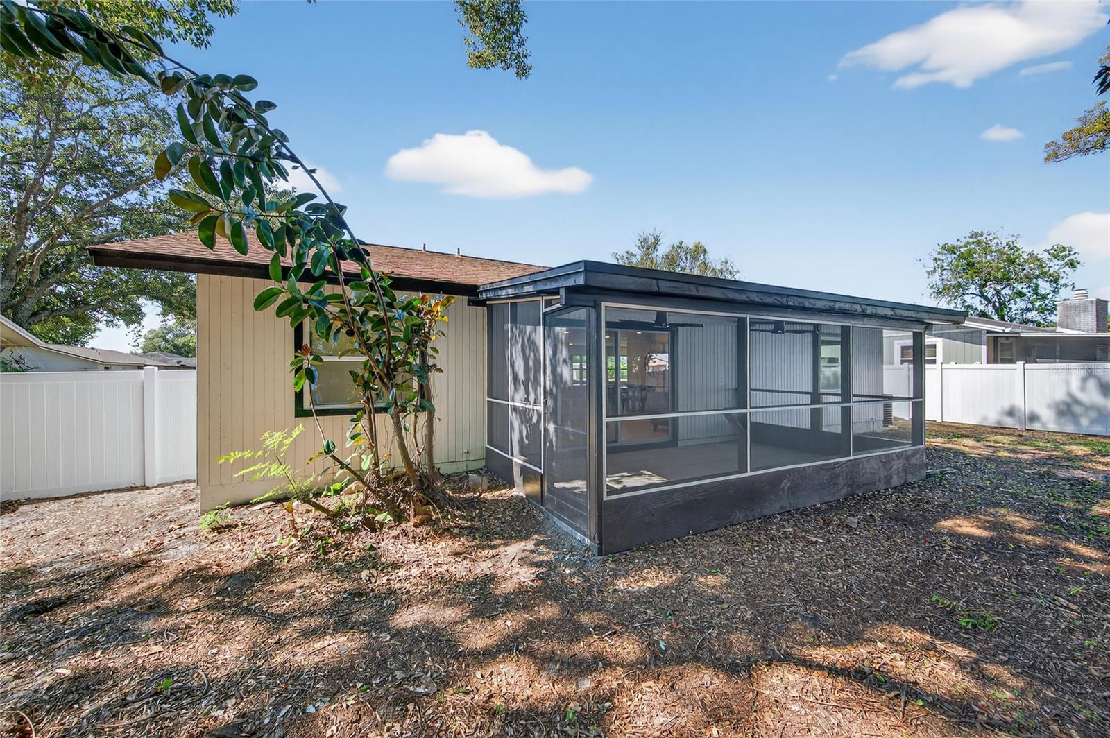 14339 DIPLOMAT DR, TAMPA, FL, 33613