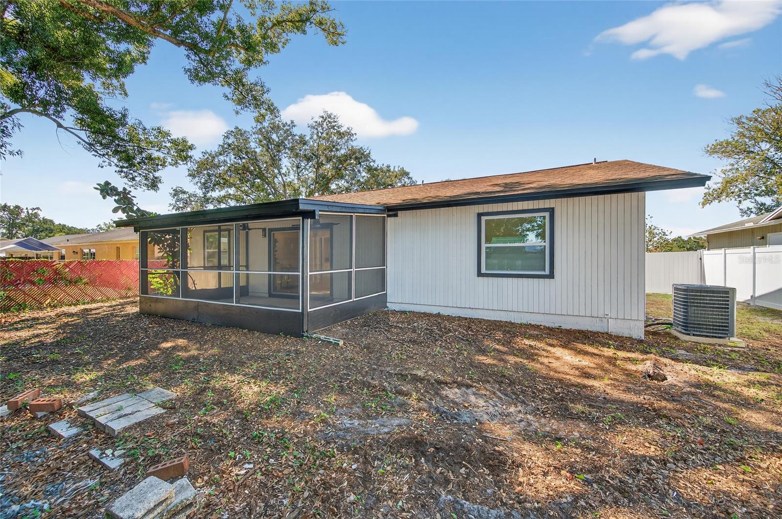 14339 DIPLOMAT DR, TAMPA, FL, 33613