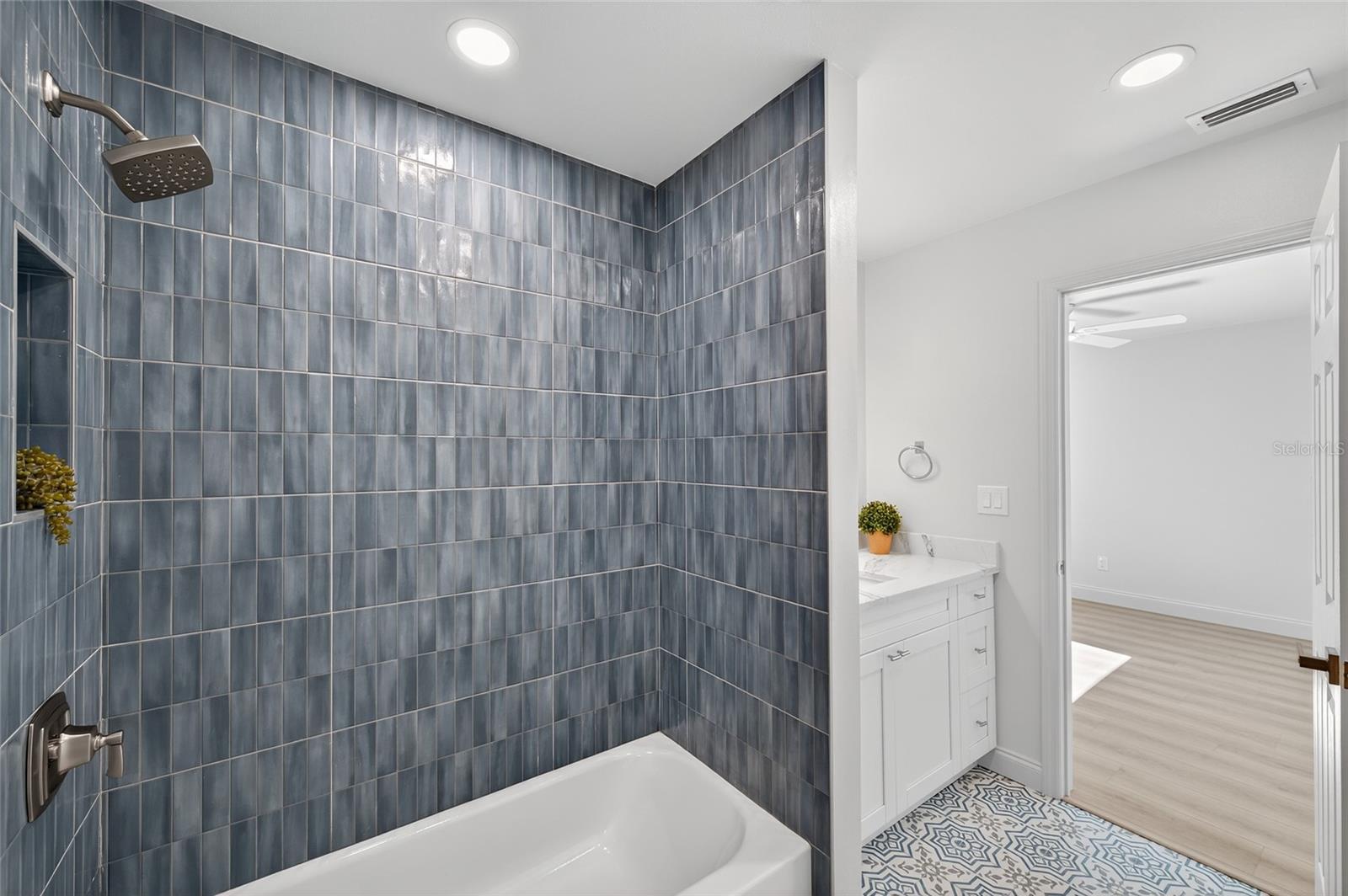 14339 DIPLOMAT DR, TAMPA, FL, 33613