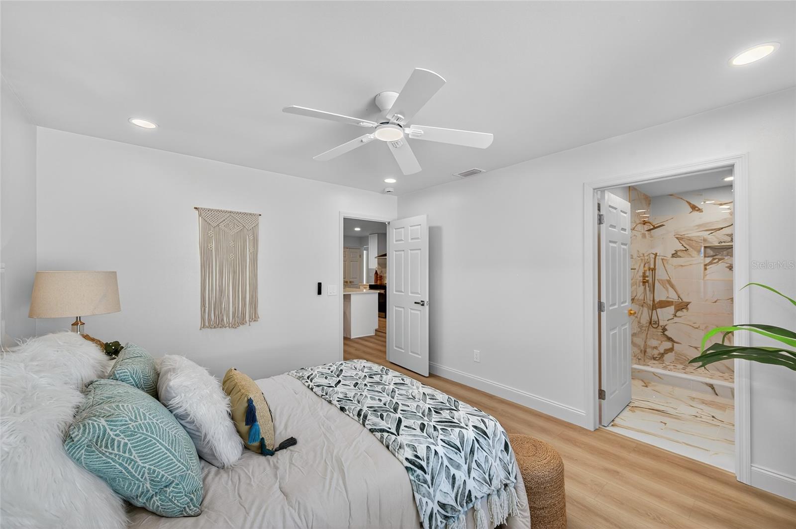 14339 DIPLOMAT DR, TAMPA, FL, 33613