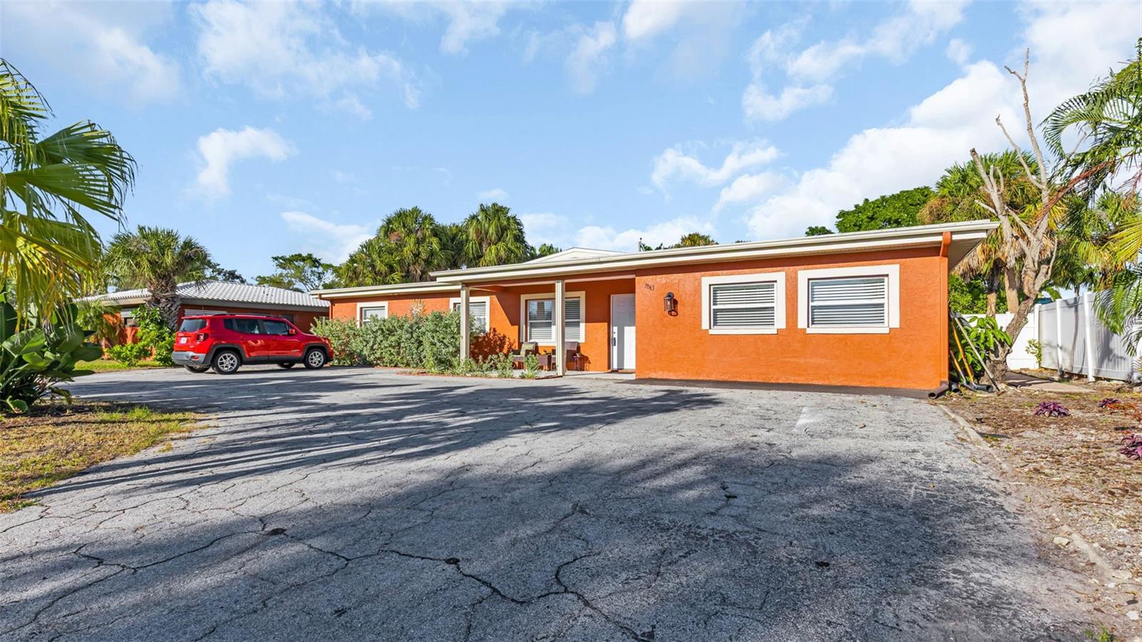 TB8445281 Property Photo