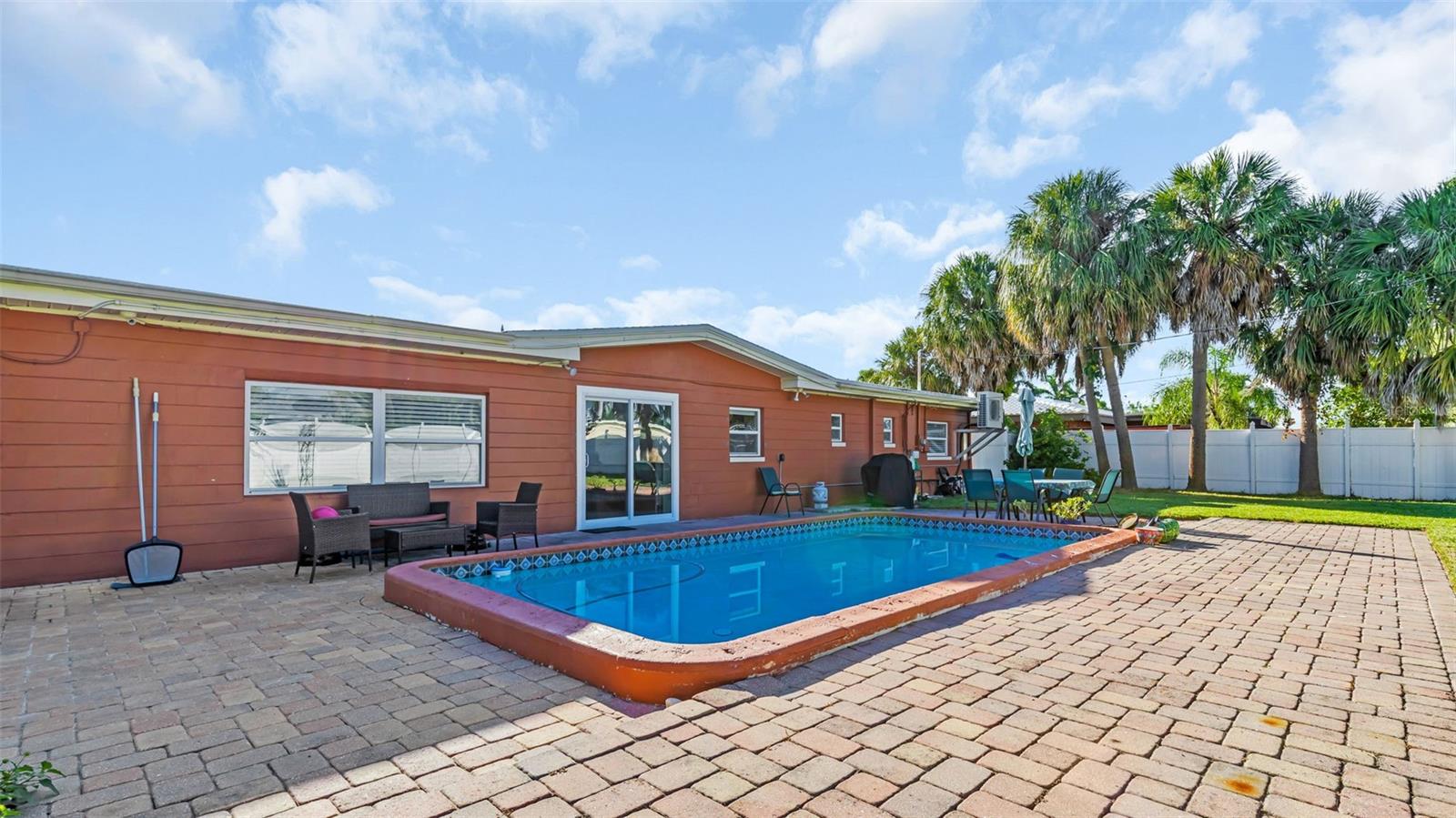 TB8445281 Property Photo