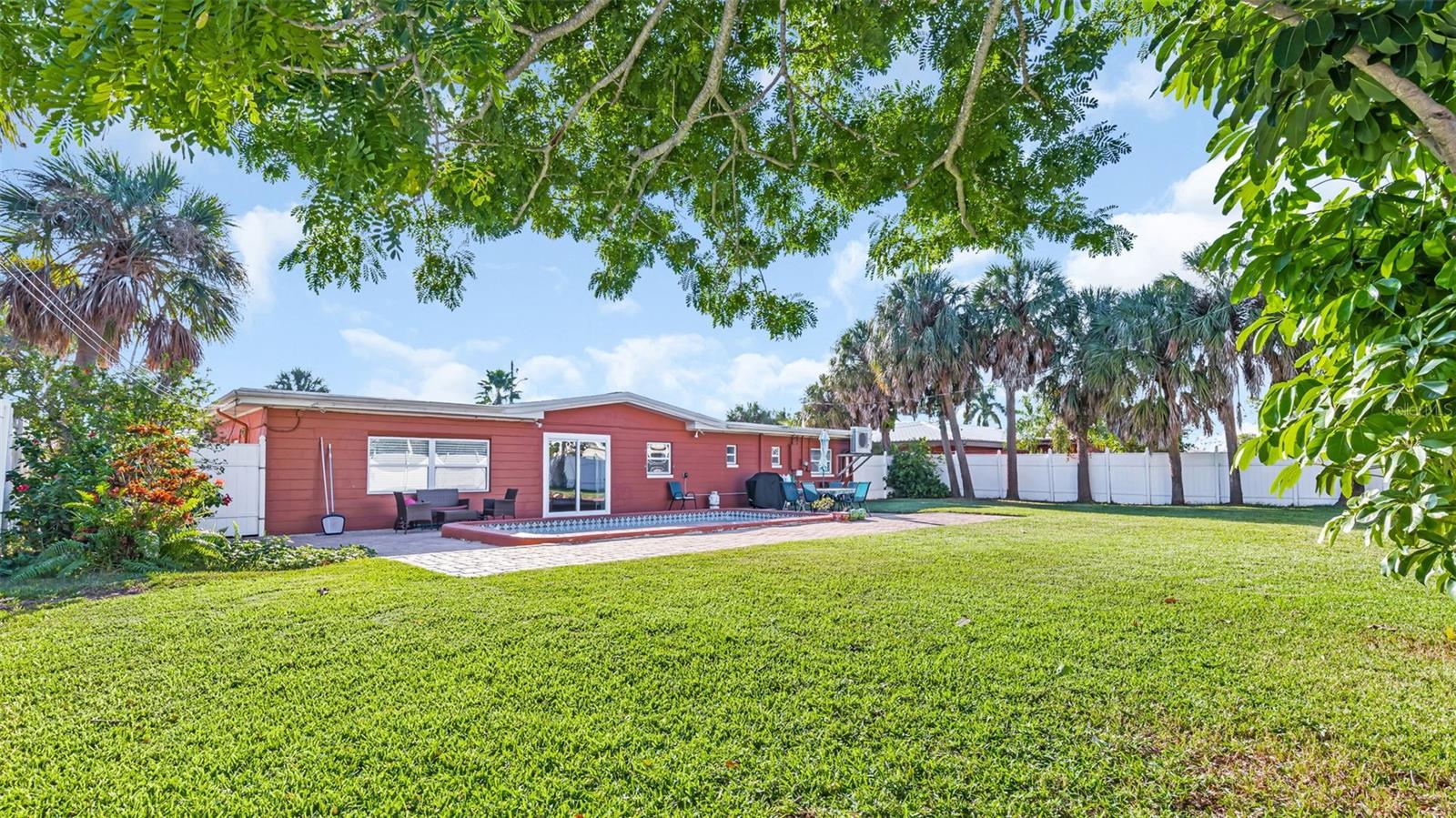 TB8445281 Property Photo