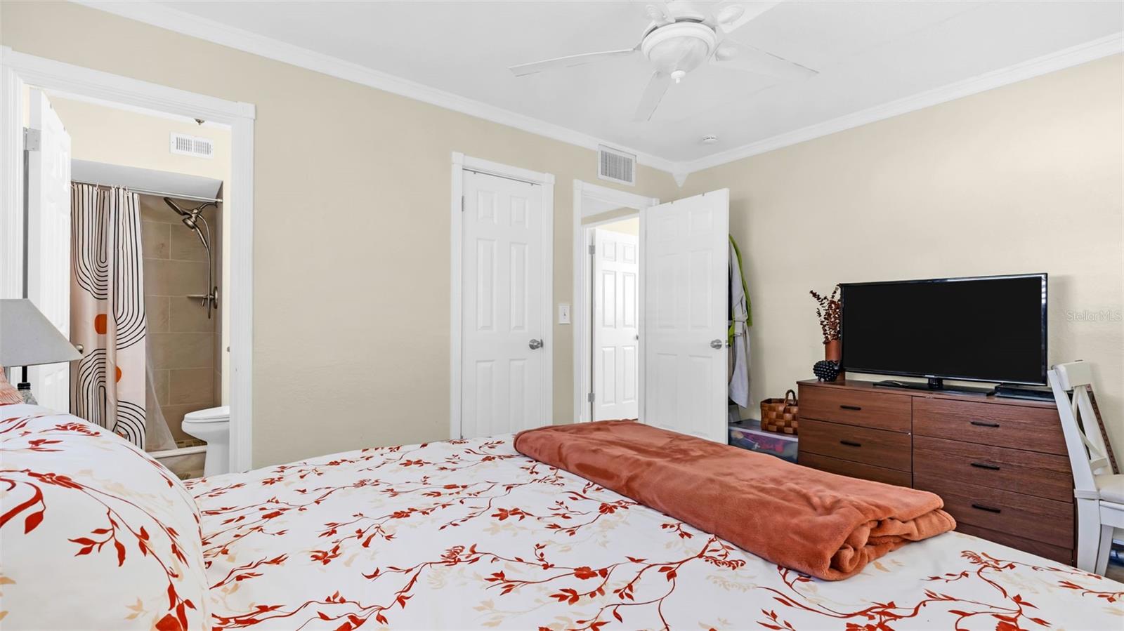 TB8445281 Property Photo